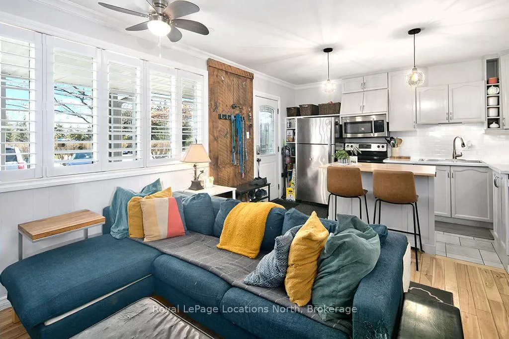 Photo 6 of Unit 3, 209528 26 Highway, Blue Mountains — HOMEH