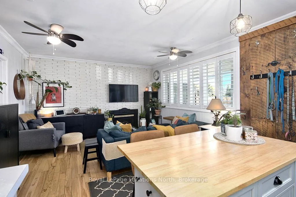 Photo 10 of Unit 3, 209528 26 Highway, Blue Mountains — HOMEH