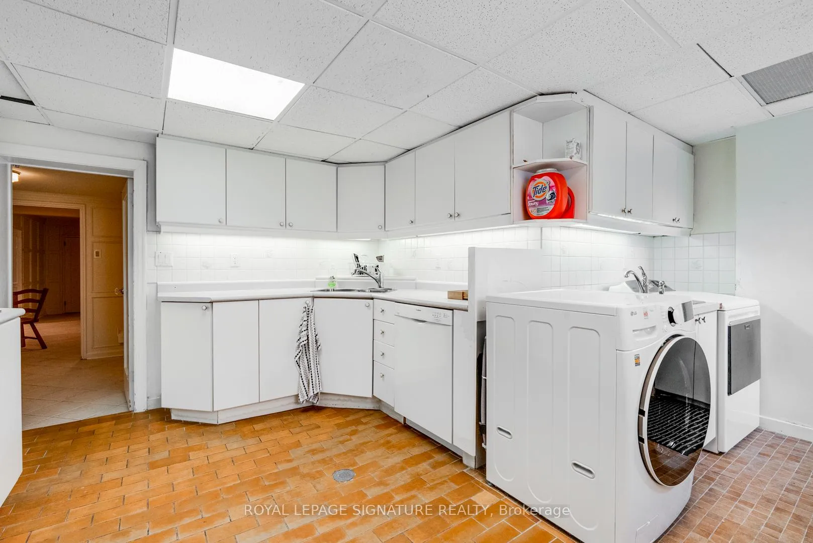 Photo 3 of Unit Lower, 529 Spadina Road, Toronto, Forest Hill South — HOMEH