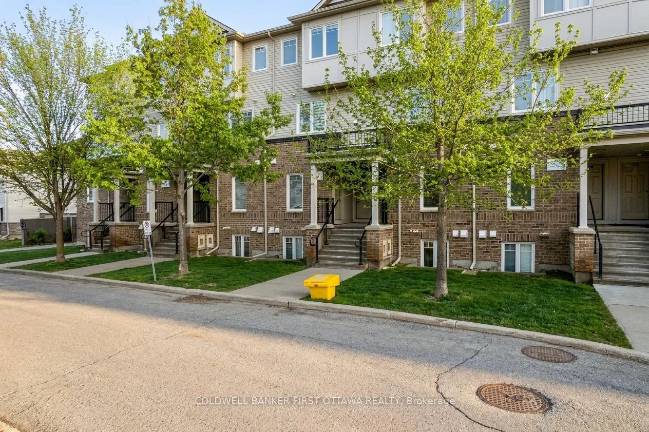 Front of 150 Urbancrest Private