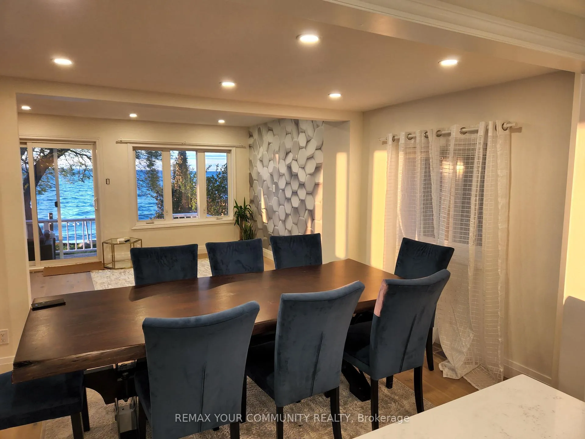 Photo 7 of 228 Lake Drive, Georgina, Historic Lakeshore Communities — HOMEH