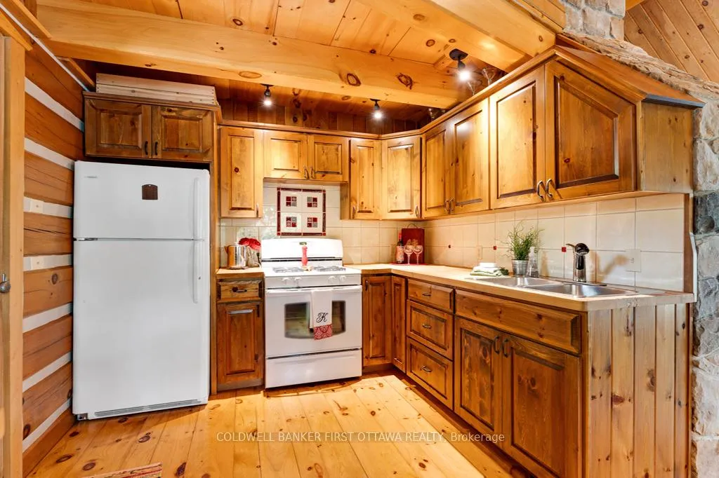 Photo 17 of 2275 Palmerston Lake, Frontenac, Frontenac North — HOMEH