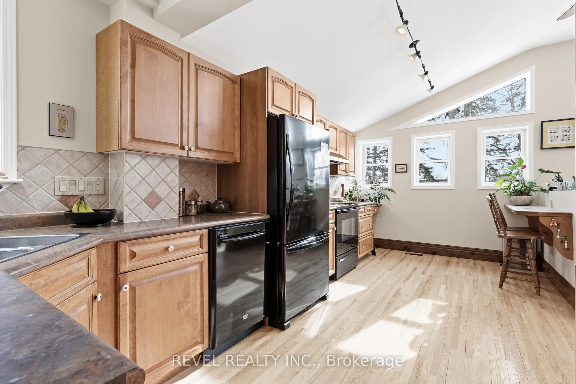 Photo 13 of 31 Fair Avenue, Kawartha Lakes, Lindsay — HOMEH