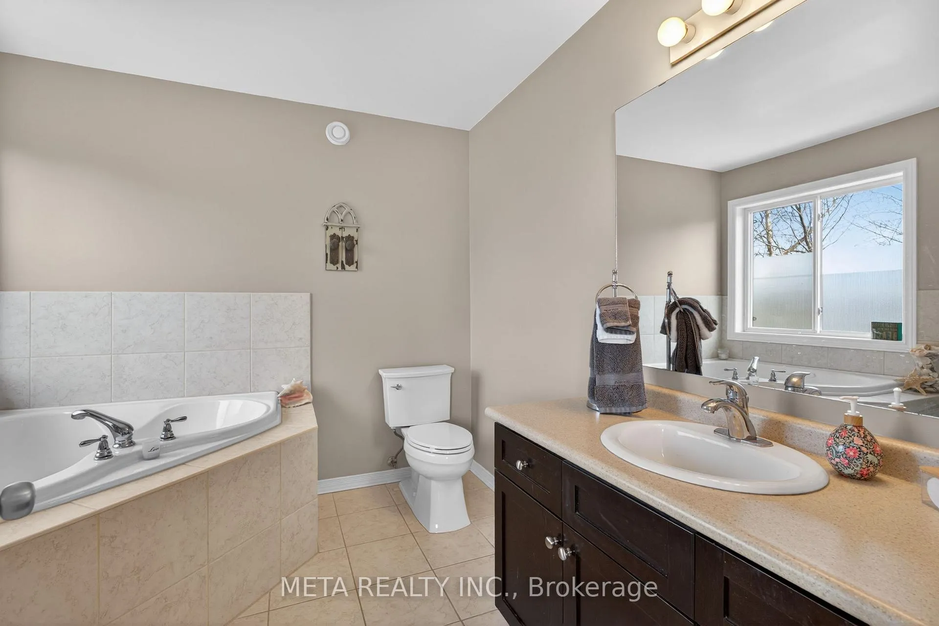 Photo 16 of 19 Mckean Crescent, Collingwood — HOMEH