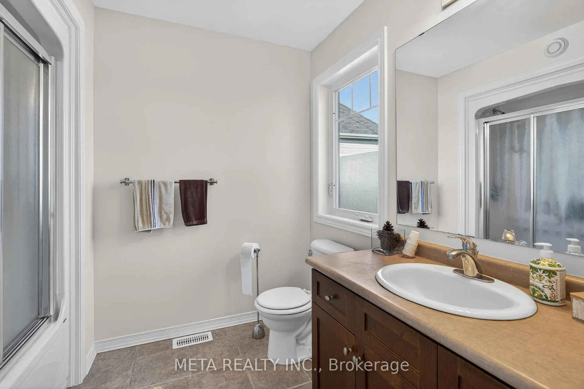 Photo 21 of 19 Mckean Crescent, Collingwood — HOMEH