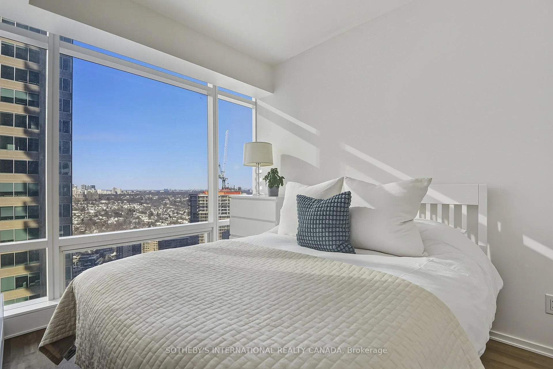 Photo 5 of Unit 2712, 1 Bloor Street E, Toronto, Church-Yonge Corridor — HOMEH