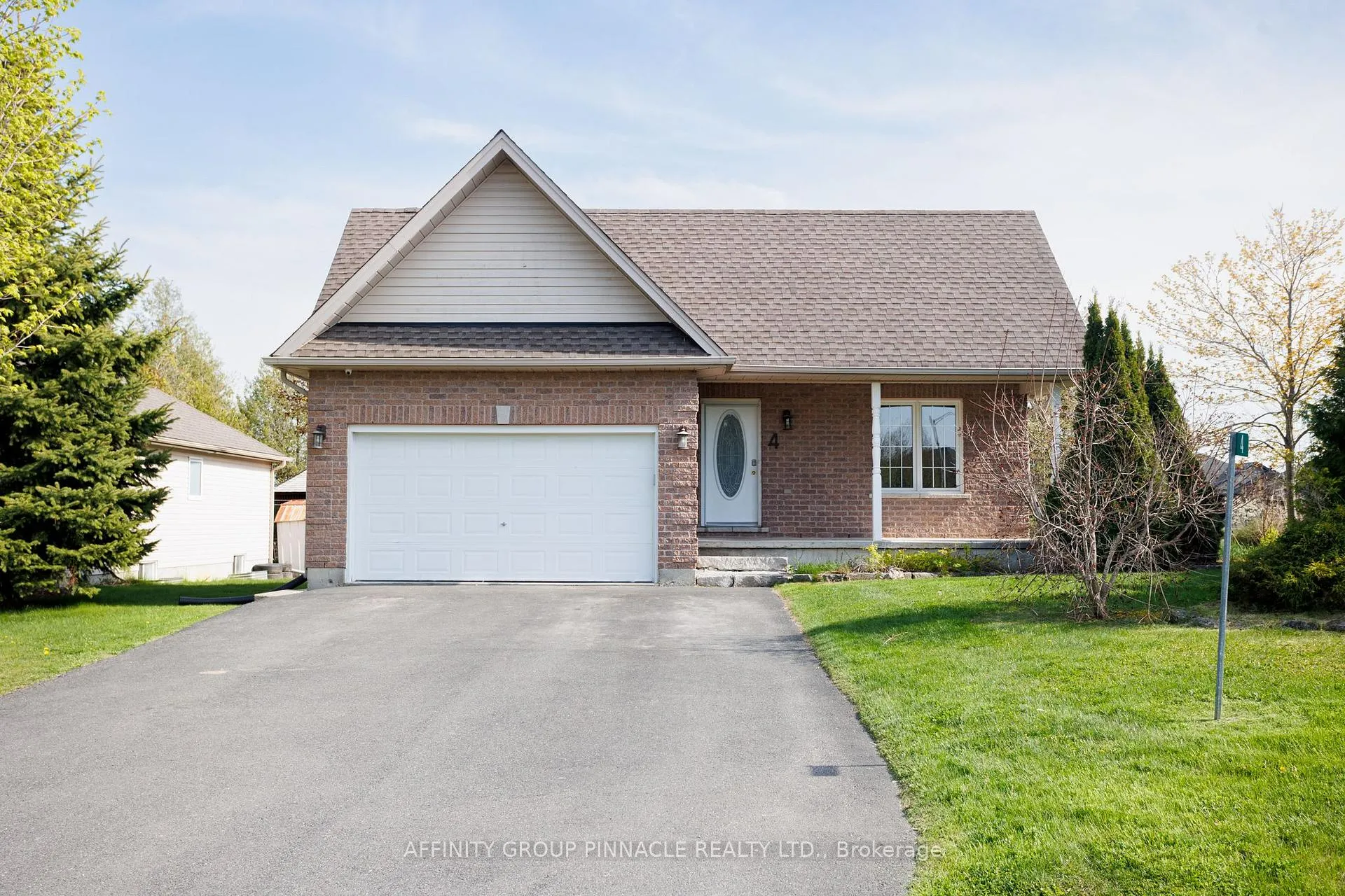 Photo 1 of 4 Champlain Boulevard, Kawartha Lakes, Lindsay — HOMEH