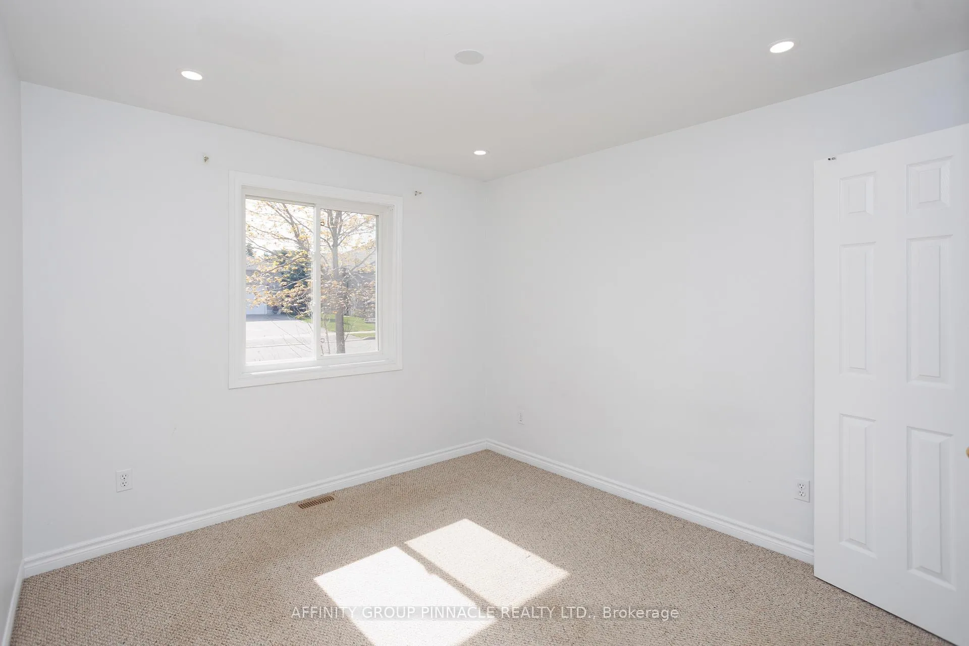 Photo 18 of 4 Champlain Boulevard, Kawartha Lakes, Lindsay — HOMEH