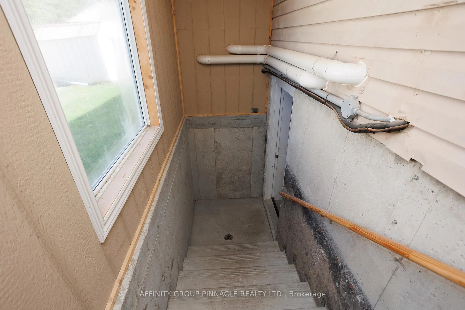 Photo 20 of 4 Champlain Boulevard, Kawartha Lakes, Lindsay — HOMEH