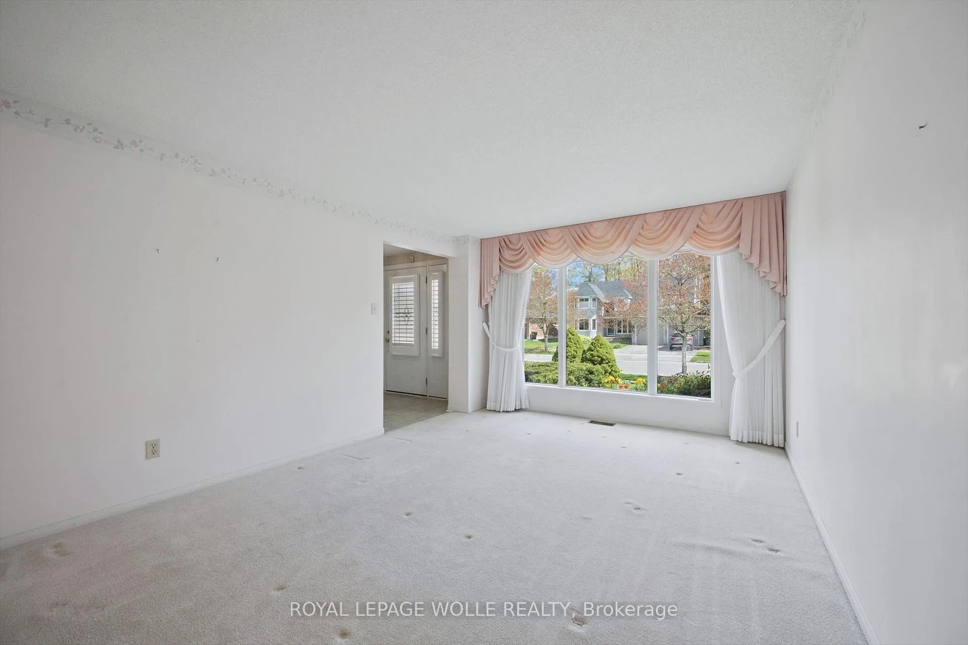 Photo 7 of 363 Northlake Drive, Waterloo — HOMEH