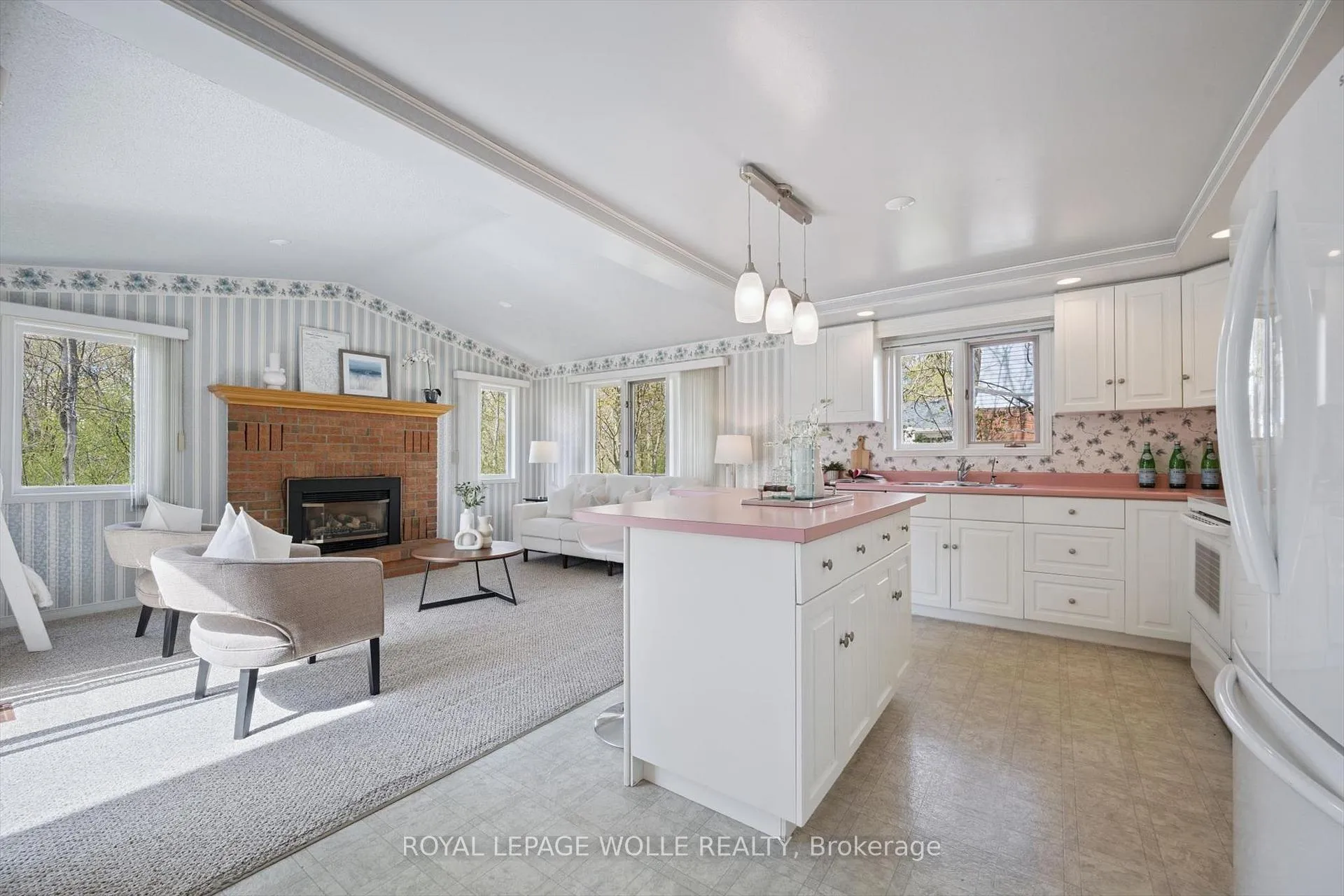 Photo 13 of 363 Northlake Drive, Waterloo — HOMEH