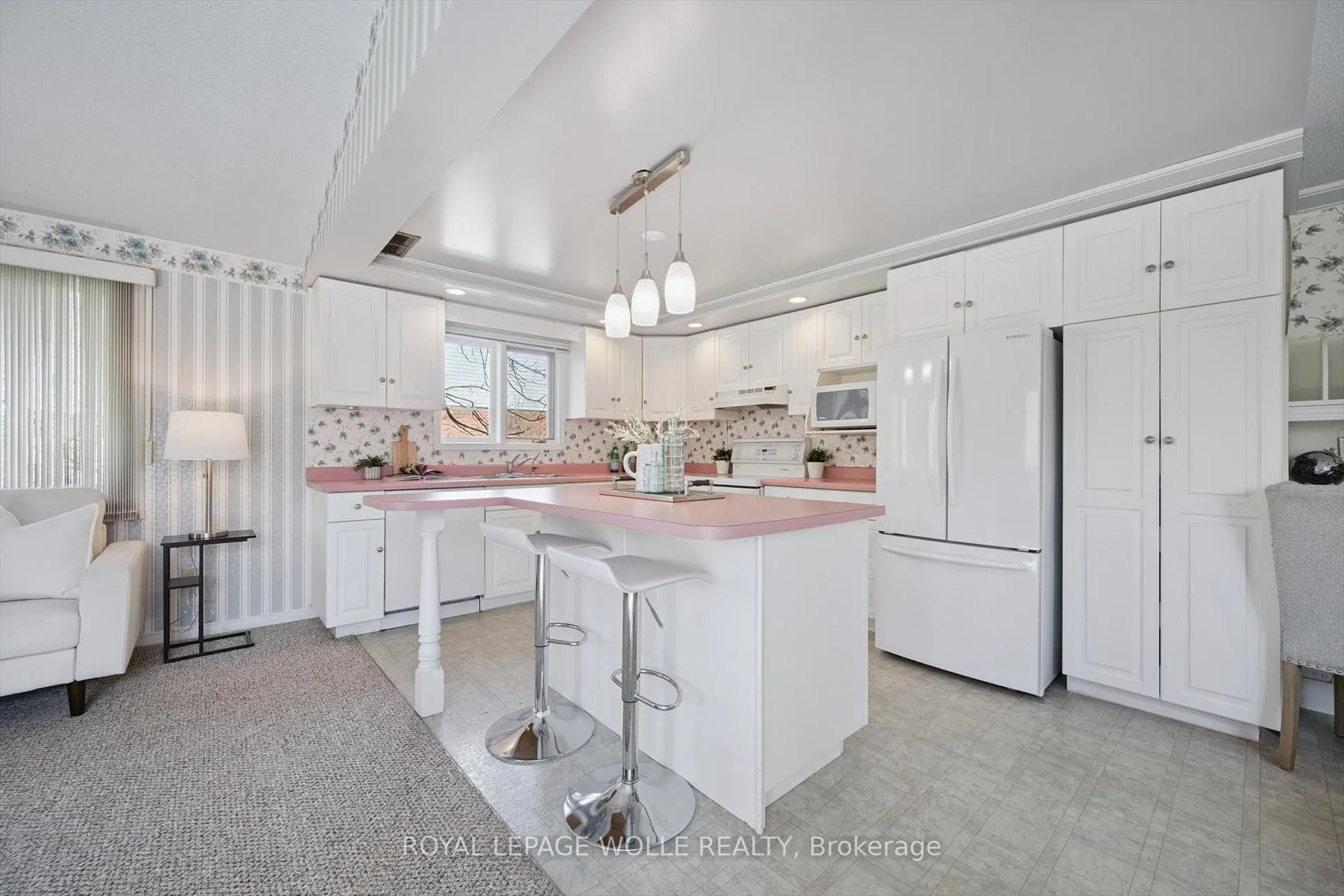 Photo 14 of 363 Northlake Drive, Waterloo — HOMEH