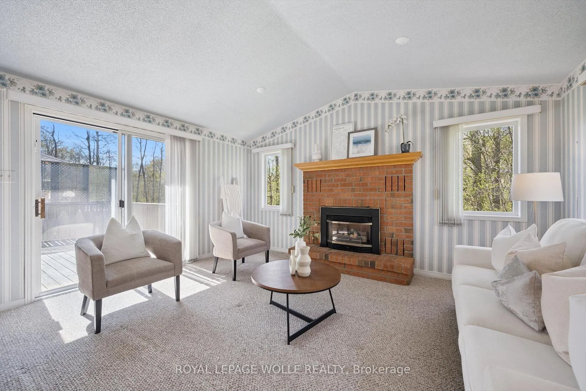 Photo 19 of 363 Northlake Drive, Waterloo — HOMEH
