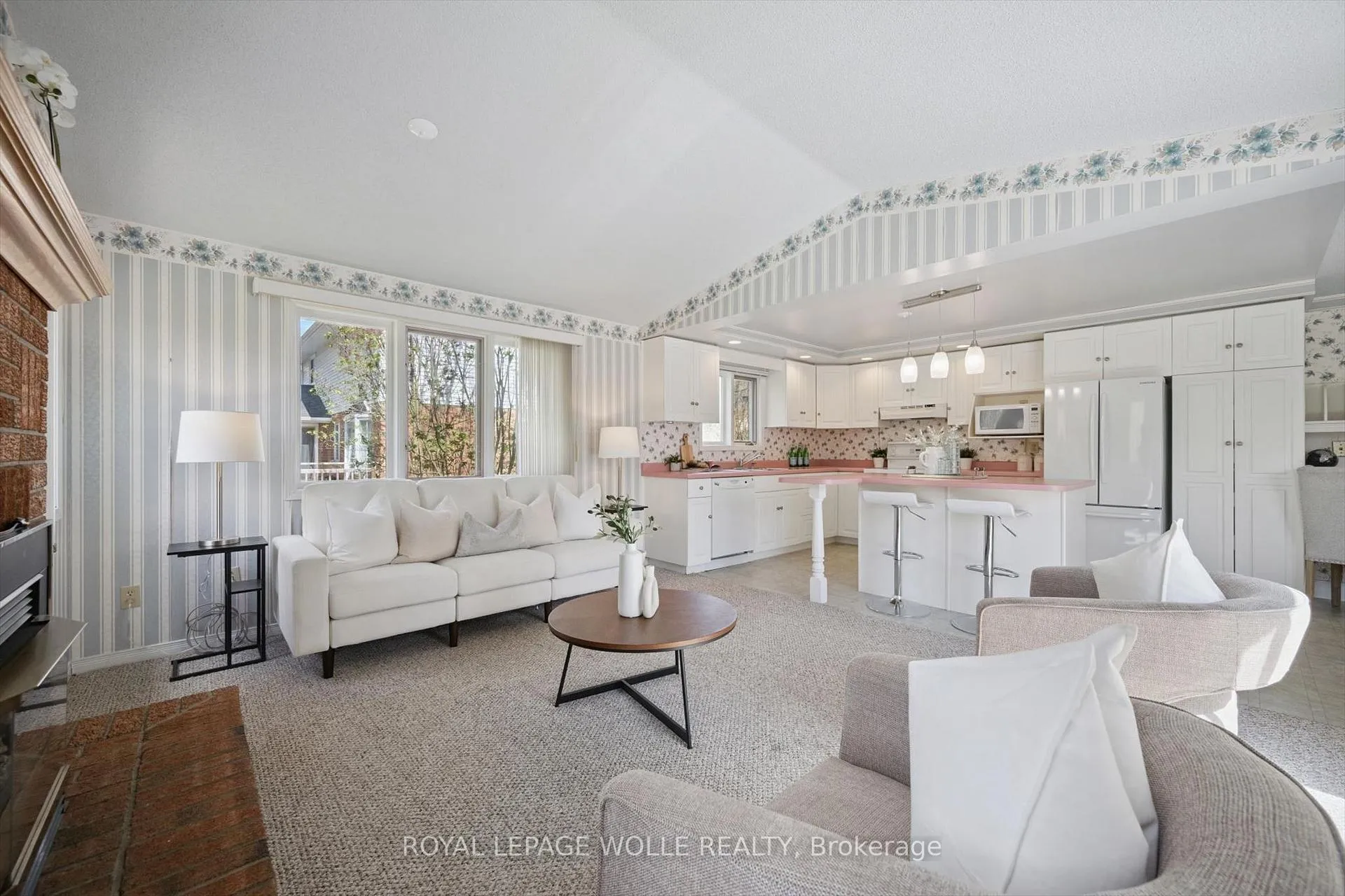 Photo 20 of 363 Northlake Drive, Waterloo — HOMEH