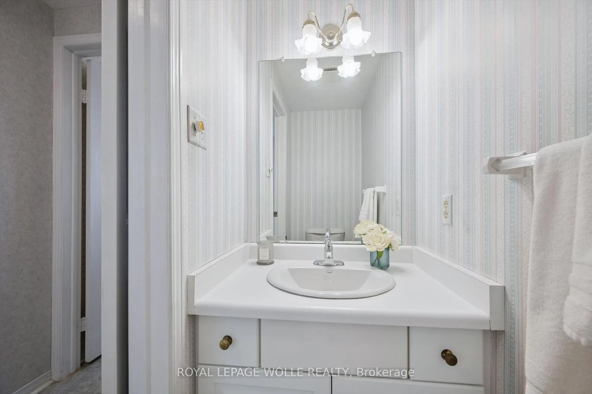 Photo 22 of 363 Northlake Drive, Waterloo — HOMEH