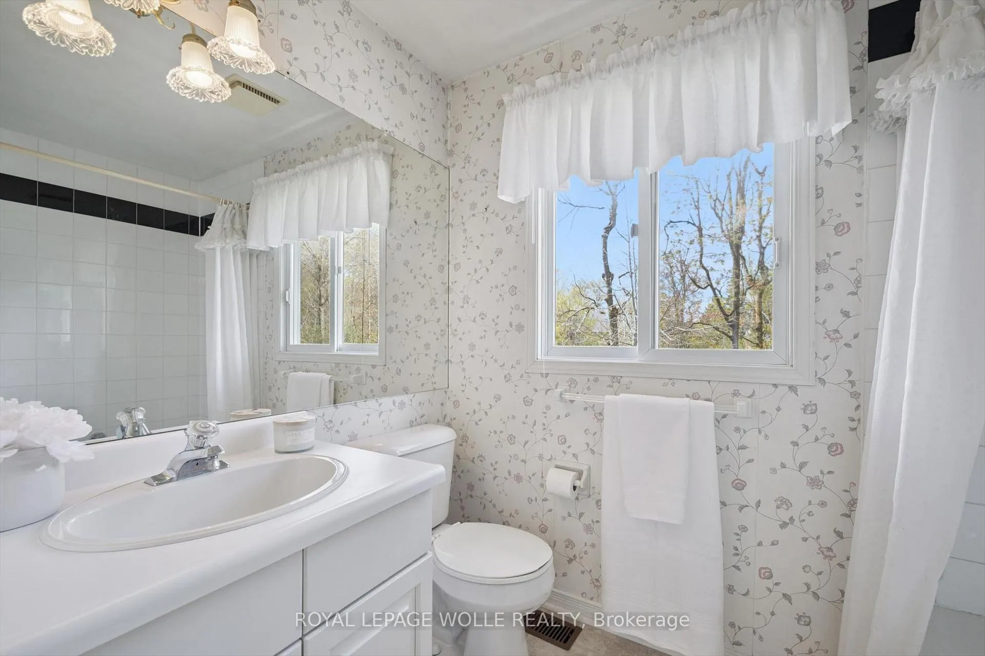 Photo 25 of 363 Northlake Drive, Waterloo — HOMEH