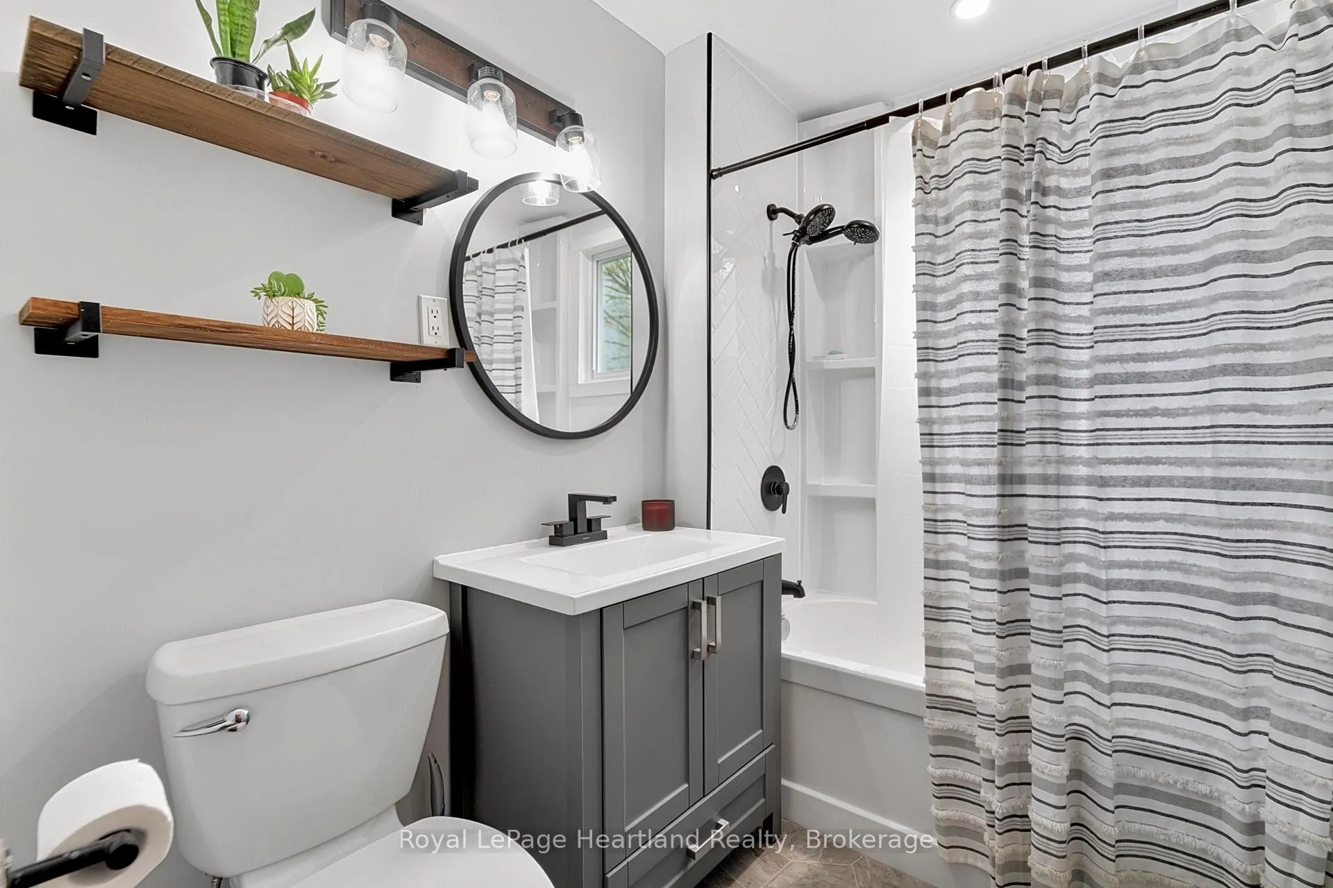 Photo 22 of 46 Egmont Street, Central Huron, Hullett — HOMEH