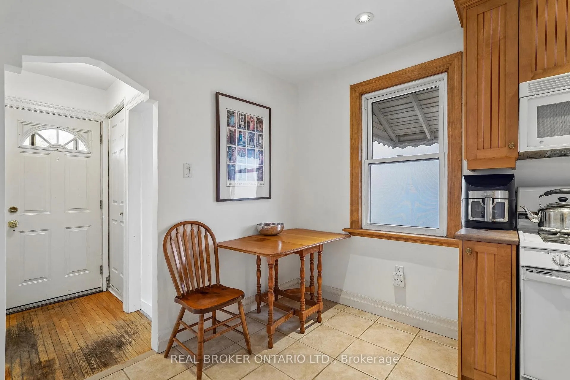 Photo 6 of 14 Plains Road, Toronto, East York — HOMEH