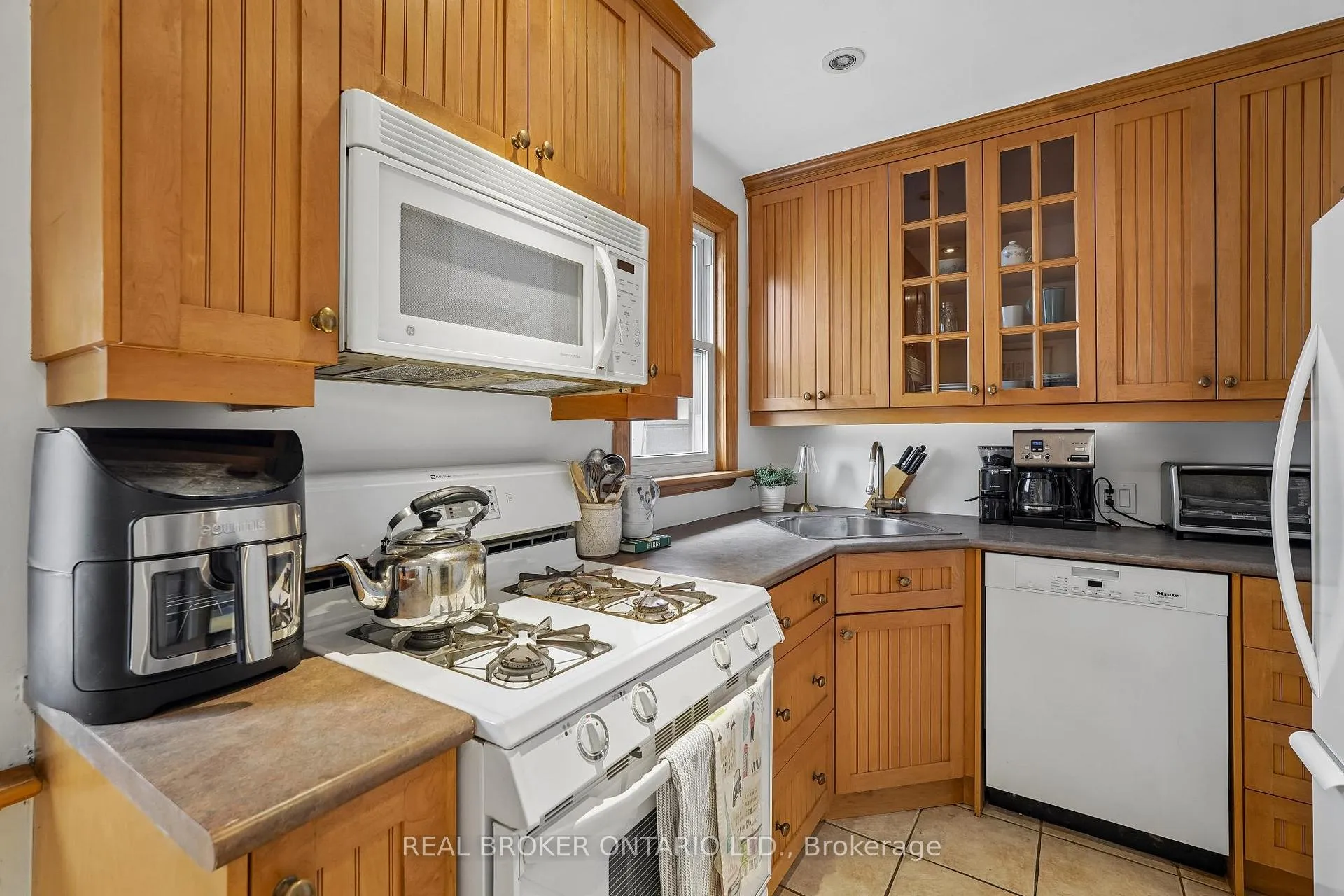 Photo 7 of 14 Plains Road, Toronto, East York — HOMEH