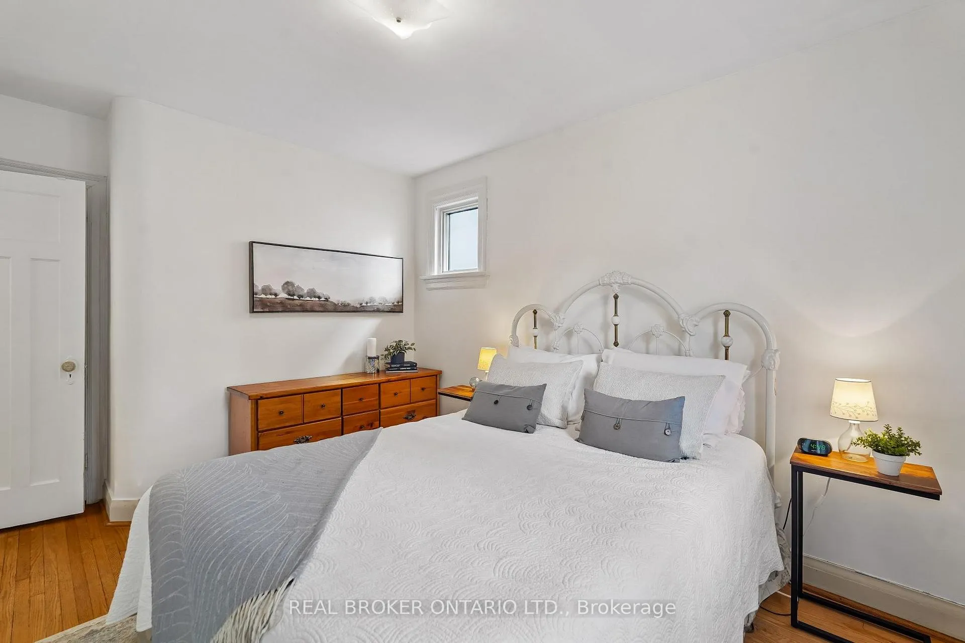 Photo 11 of 14 Plains Road, Toronto, East York — HOMEH