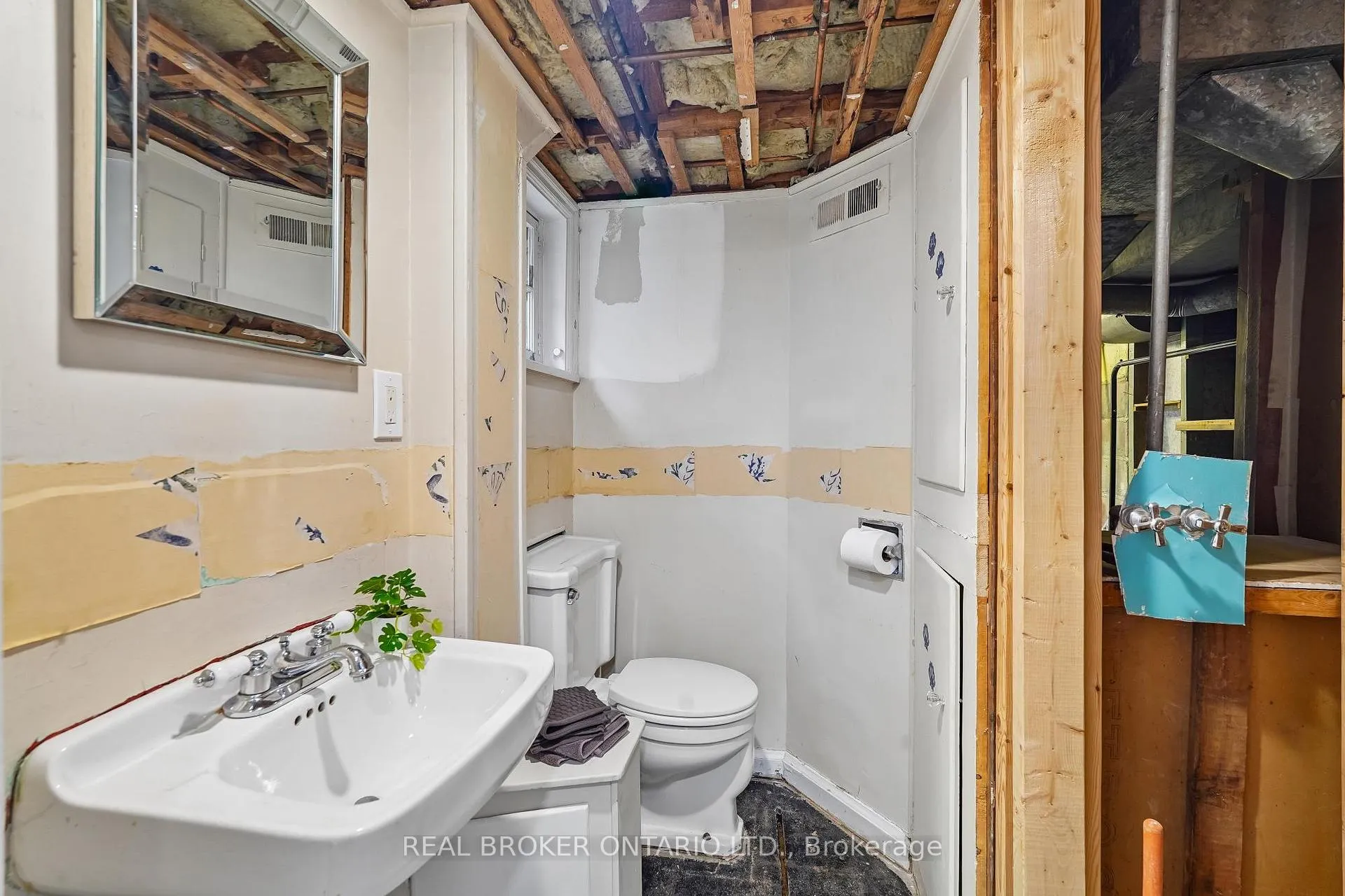 Photo 18 of 14 Plains Road, Toronto, East York — HOMEH