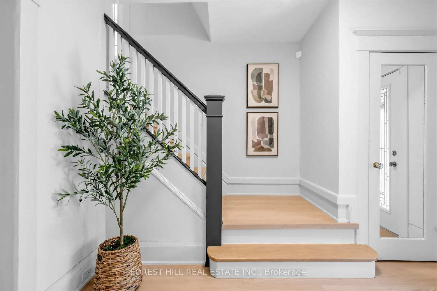 Photo 8 of 35 Westmount Avenue, Toronto, Corso Italia-Davenport — HOMEH