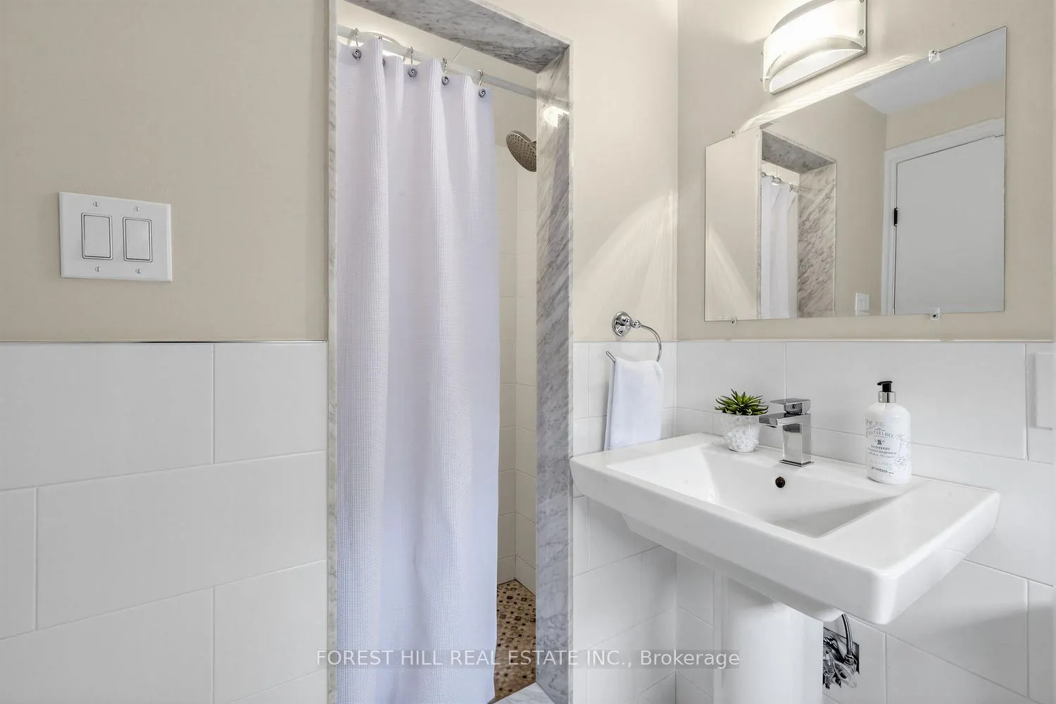 Photo 19 of 35 Westmount Avenue, Toronto, Corso Italia-Davenport — HOMEH