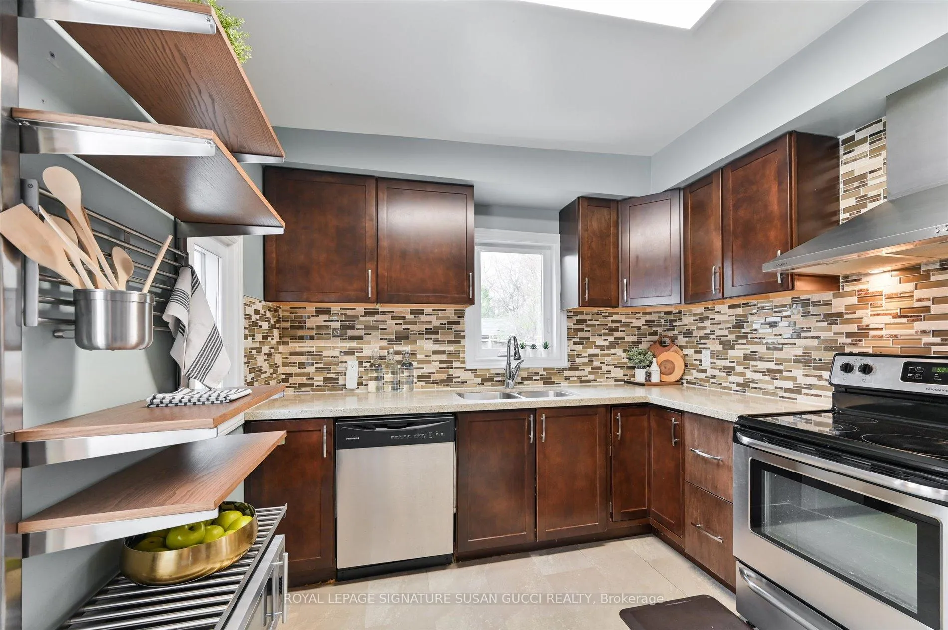 Photo 11 of 2 Newman Avenue, Toronto, Crescent Town — HOMEH