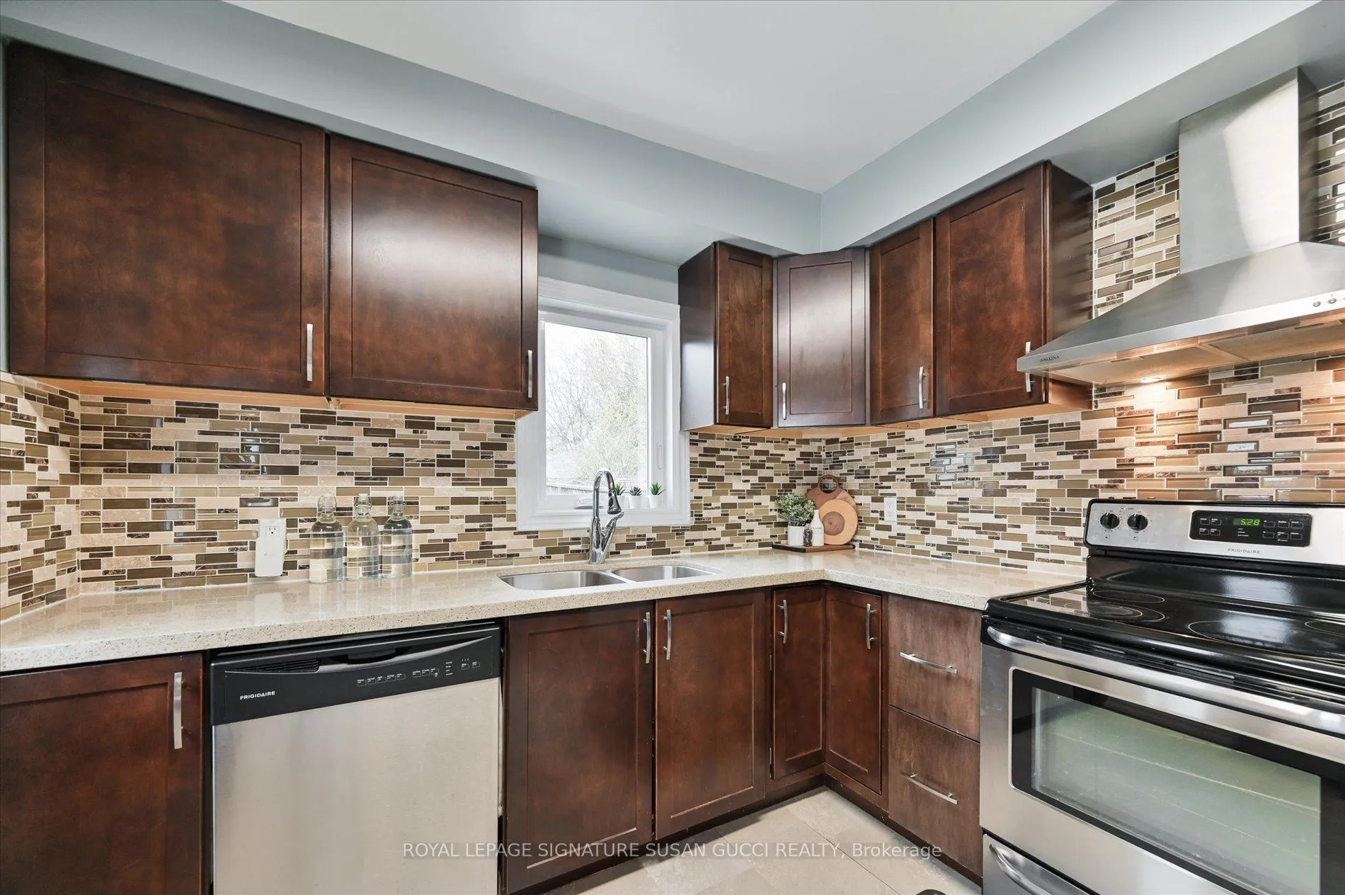 Photo 12 of 2 Newman Avenue, Toronto, Crescent Town — HOMEH