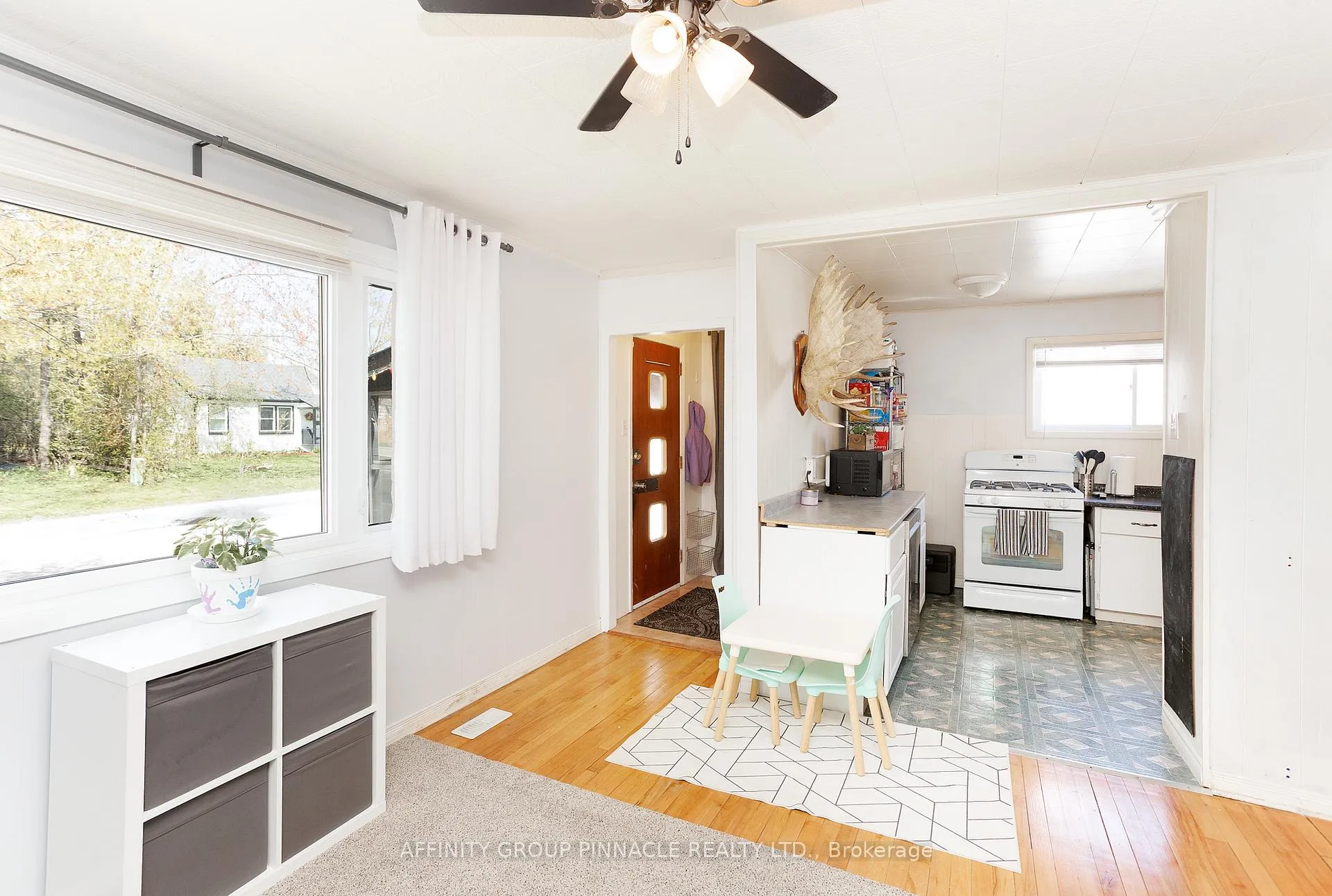 Photo 10 of 7 Churchill Crescent, Kawartha Lakes, Lindsay — HOMEH