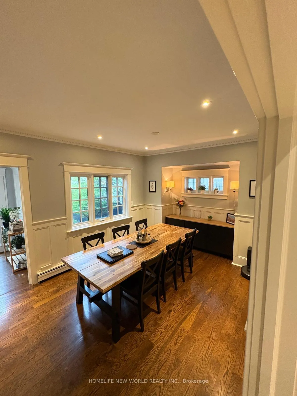 Photo 3 of 47 Lawrence Crescent, Toronto, Lawrence Park South — HOMEH