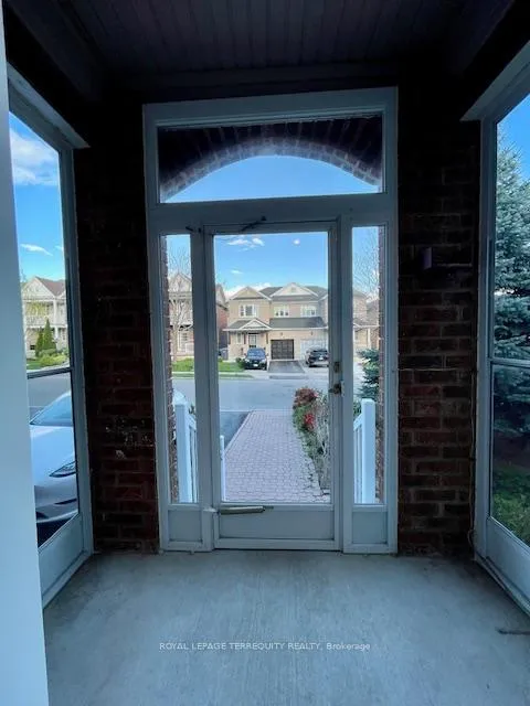 Photo 5 of 24 Pergola Way, Brampton, Bram West — HOMEH