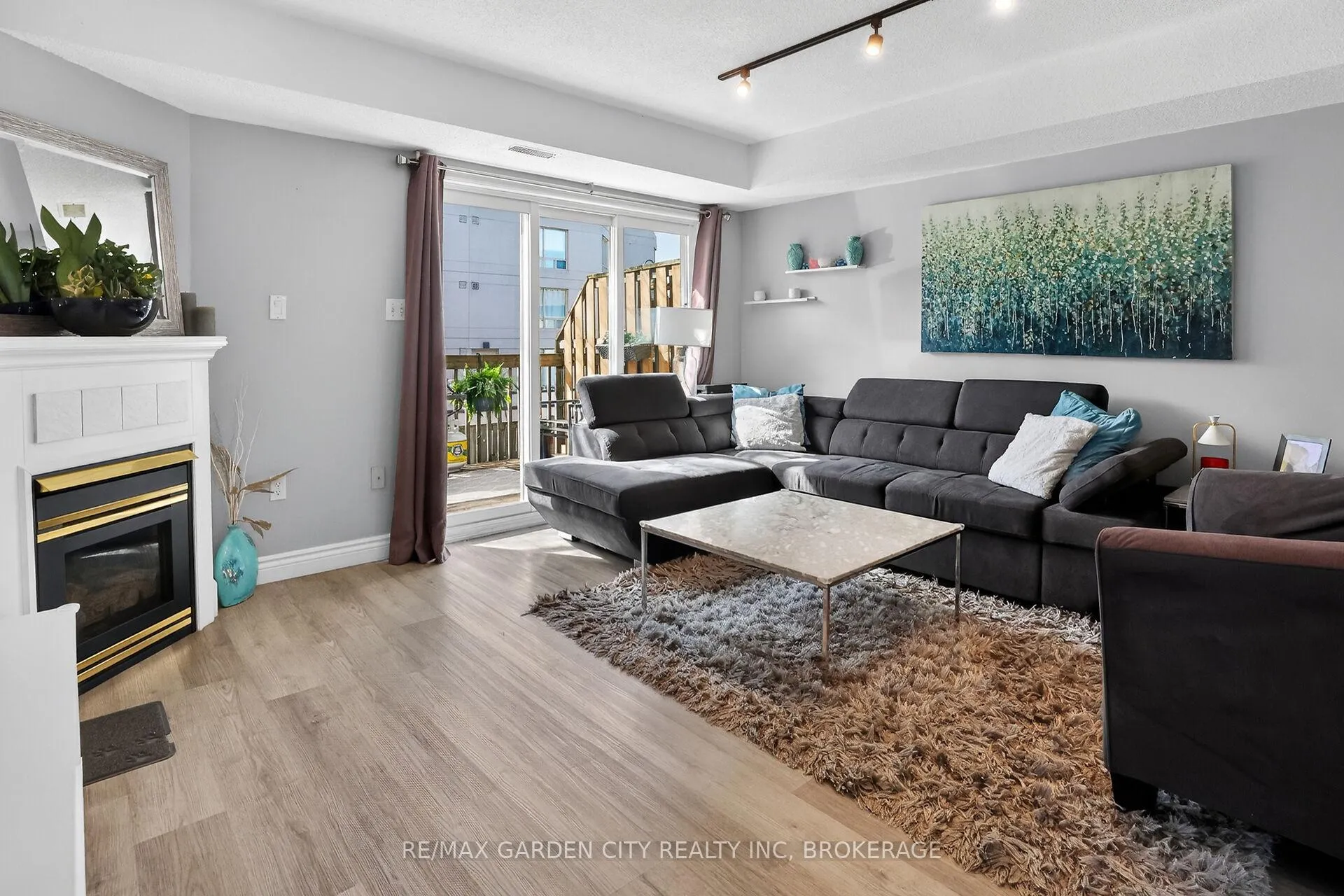 Photo 5 of Unit 201, 511 Highway 8, Hamilton, Stoney Creek — HOMEH