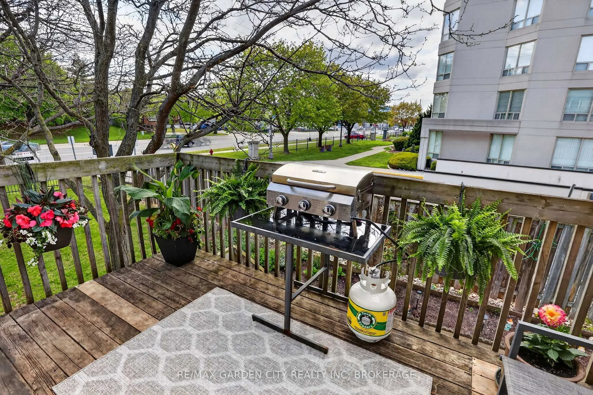 Photo 8 of Unit 201, 511 Highway 8, Hamilton, Stoney Creek — HOMEH