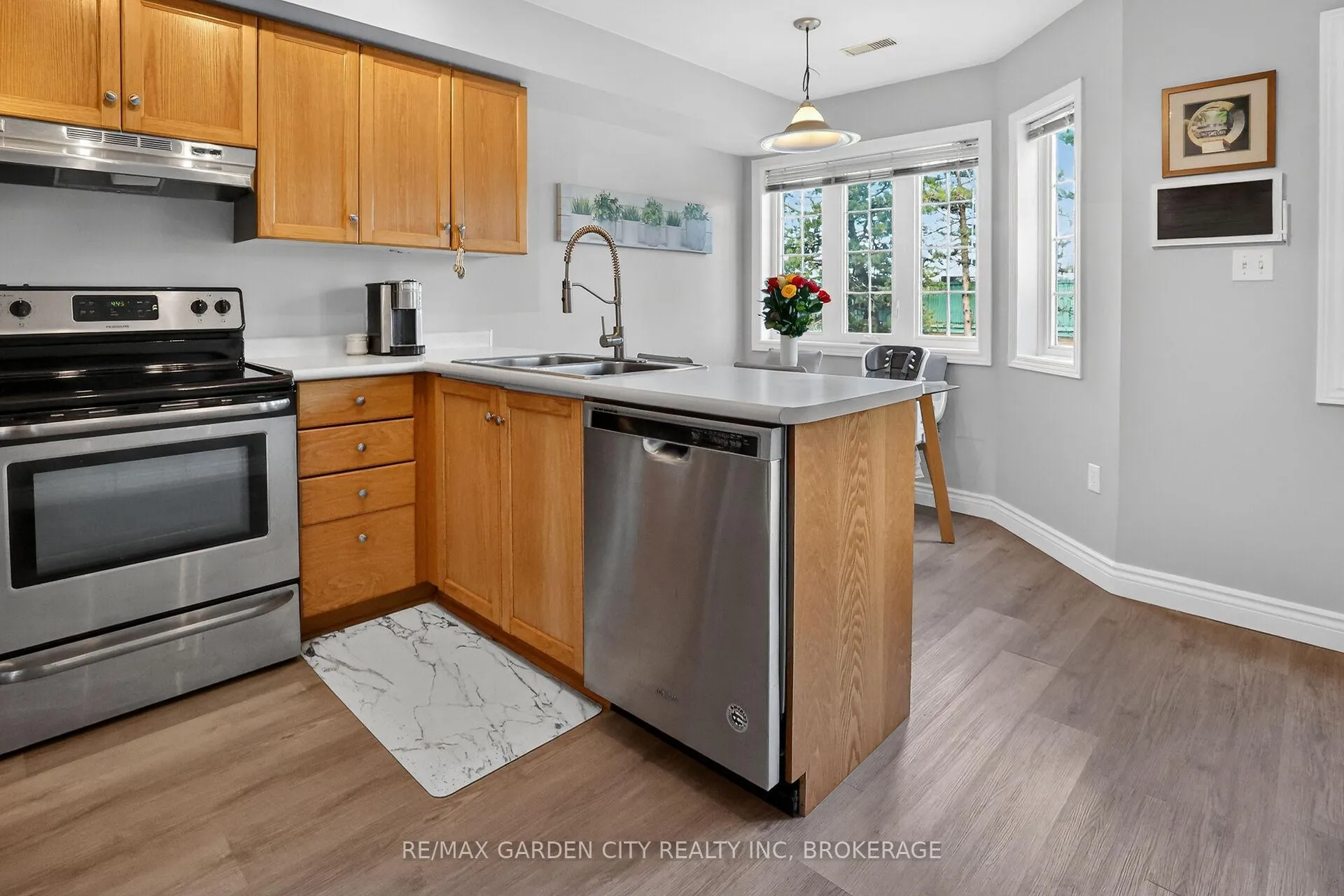Photo 9 of Unit 201, 511 Highway 8, Hamilton, Stoney Creek — HOMEH