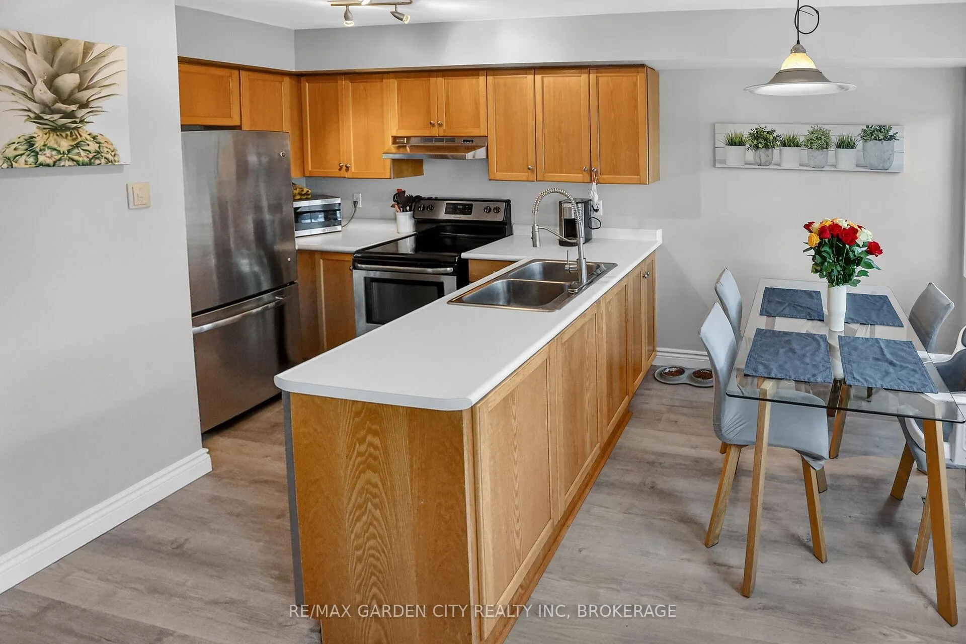 Photo 10 of Unit 201, 511 Highway 8, Hamilton, Stoney Creek — HOMEH