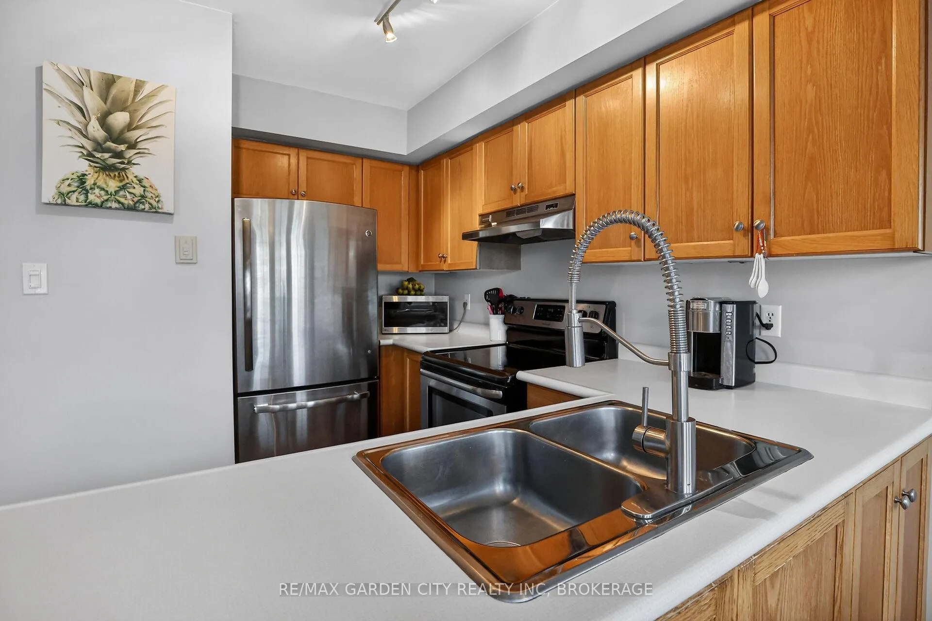 Photo 11 of Unit 201, 511 Highway 8, Hamilton, Stoney Creek — HOMEH