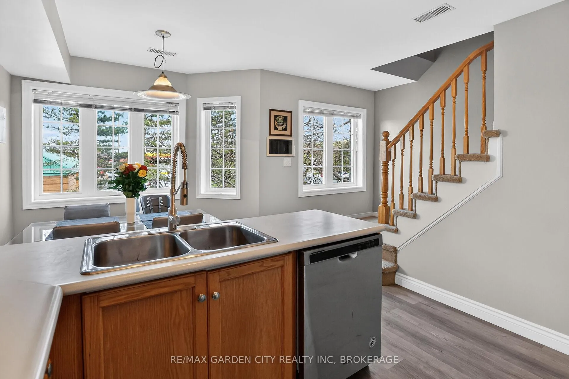 Photo 12 of Unit 201, 511 Highway 8, Hamilton, Stoney Creek — HOMEH