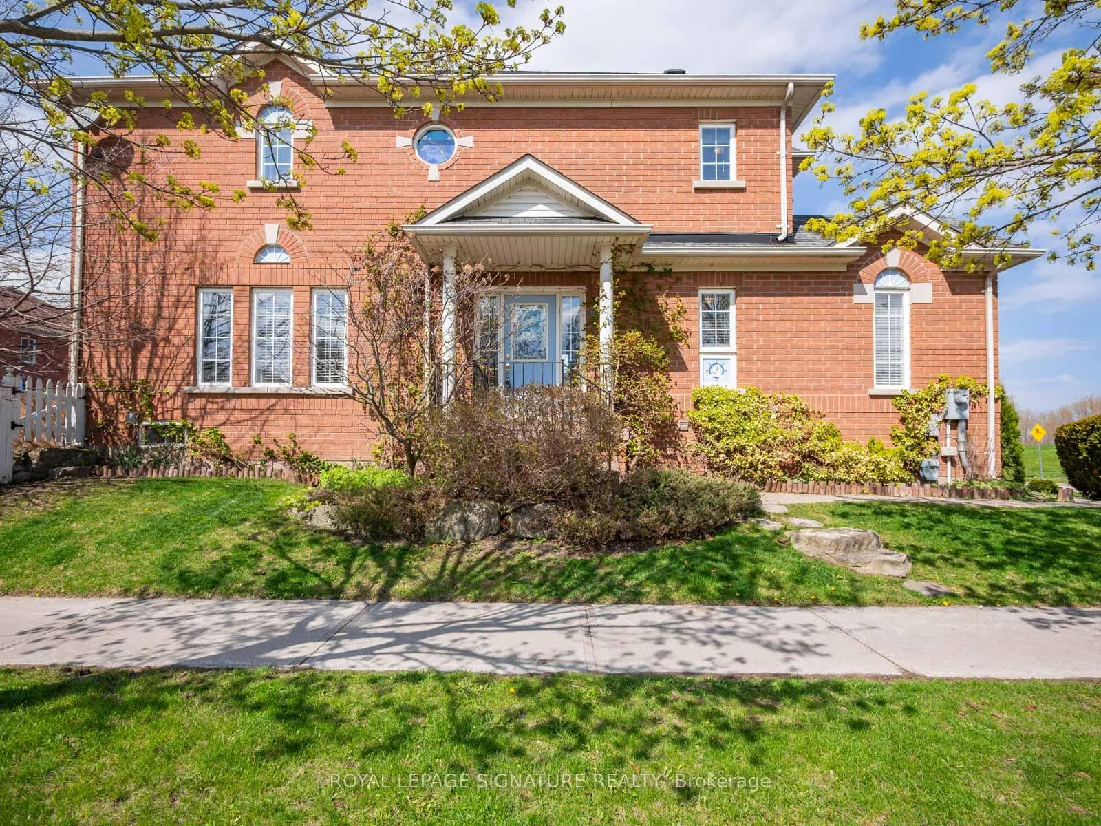 Photo 4 of 52 Lakeridge Drive, Scarborough, Centennial Scarborough — HOMEH