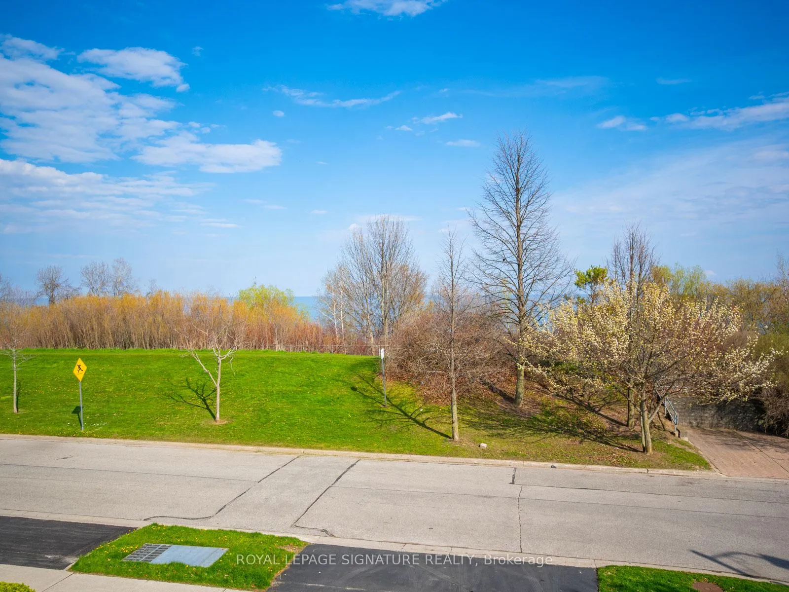 Photo 26 of 52 Lakeridge Drive, Scarborough, Centennial Scarborough — HOMEH