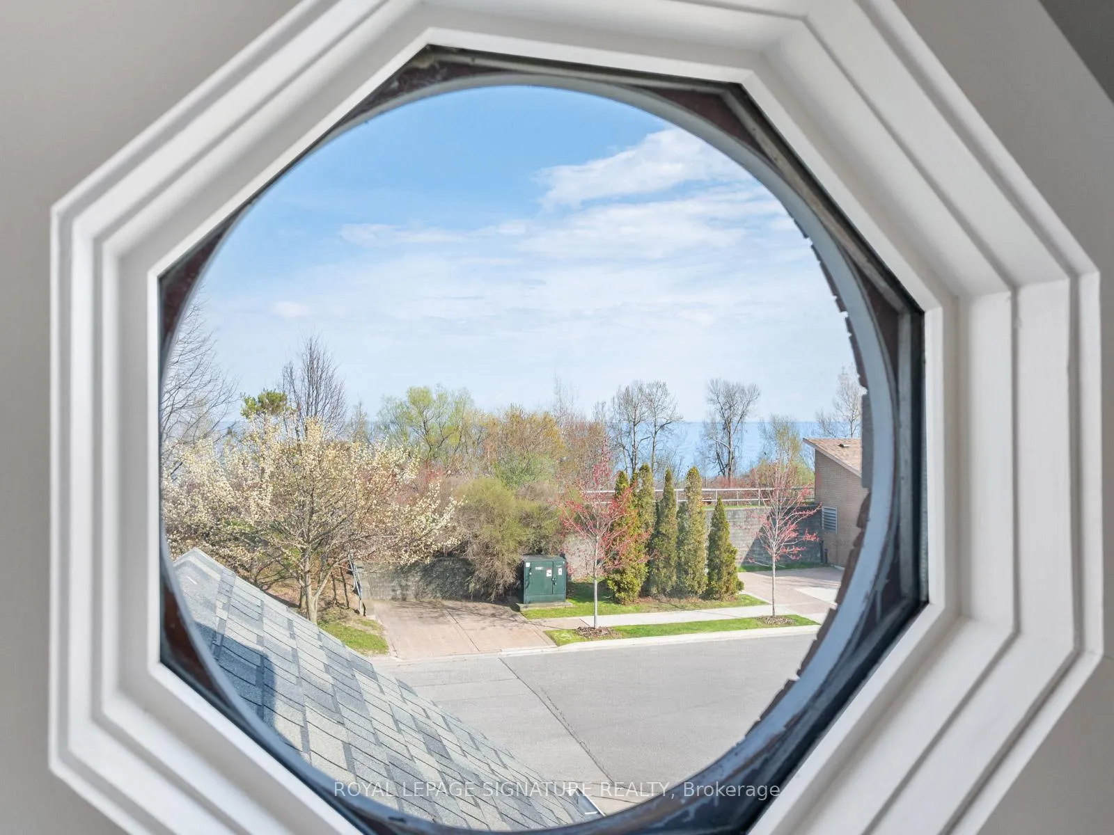 Photo 29 of 52 Lakeridge Drive, Scarborough, Centennial Scarborough — HOMEH