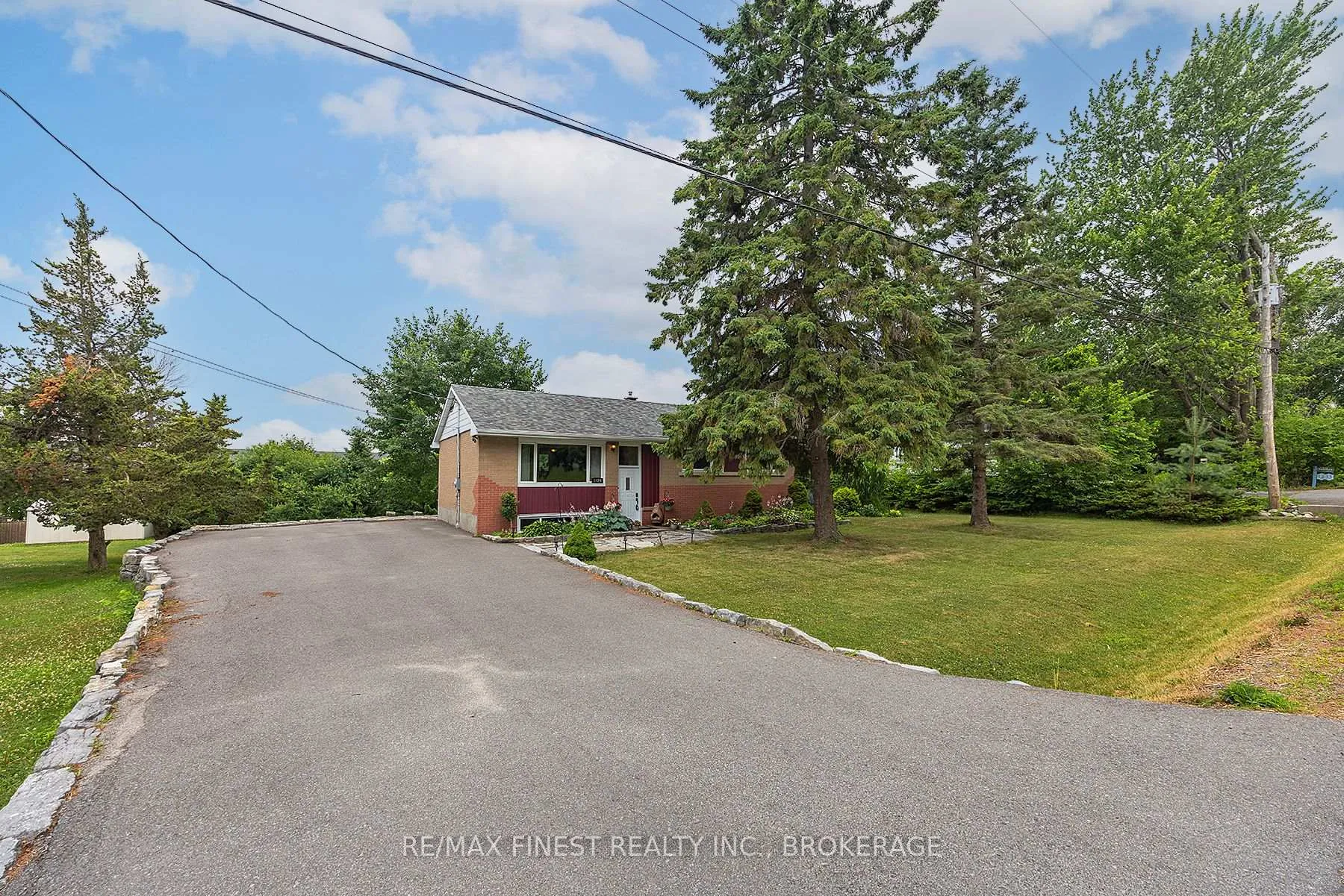 Photo 4 of 1429 Avondale Crescent, Kingston, City Northwest — HOMEH