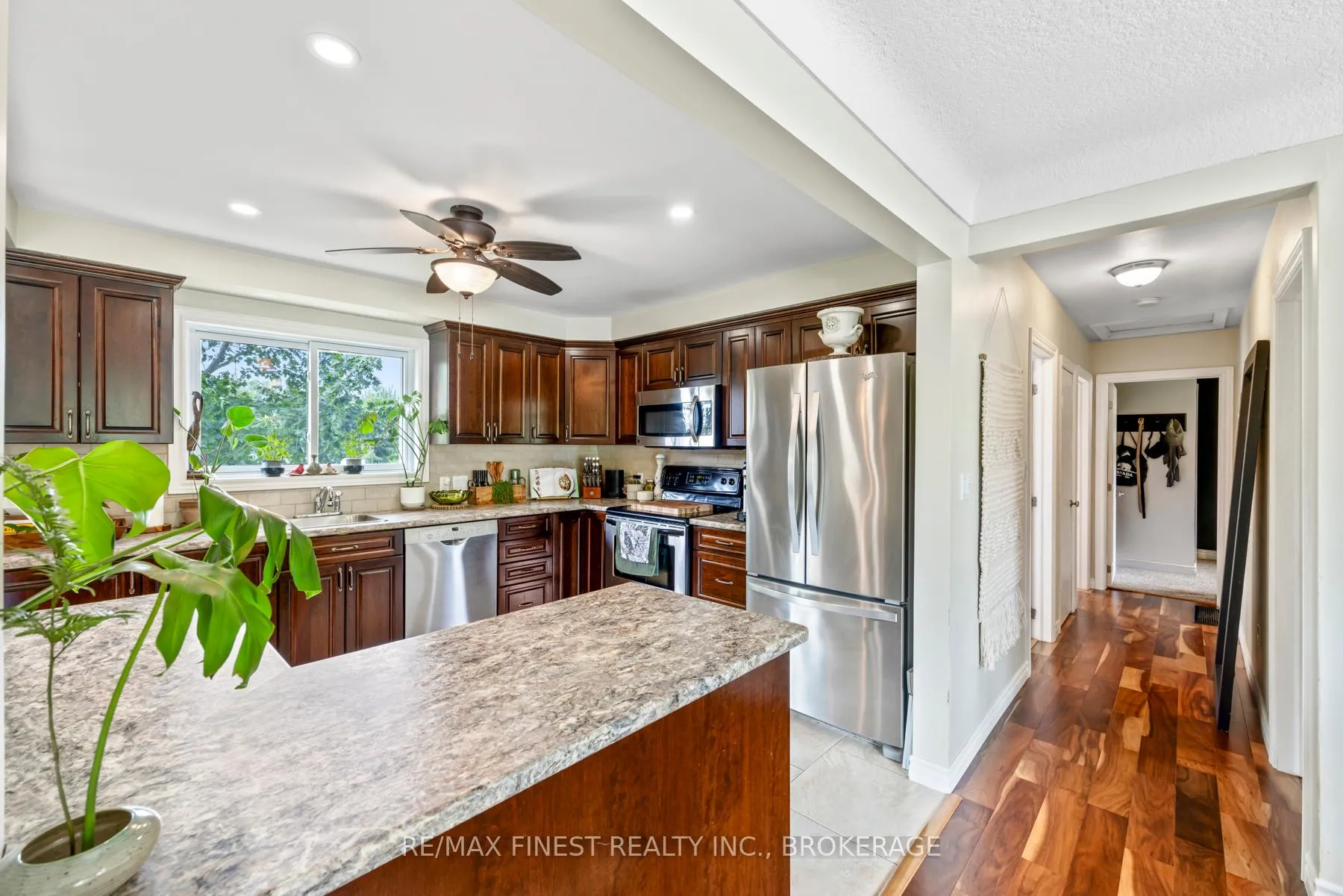 Photo 8 of 1429 Avondale Crescent, Kingston, City Northwest — HOMEH