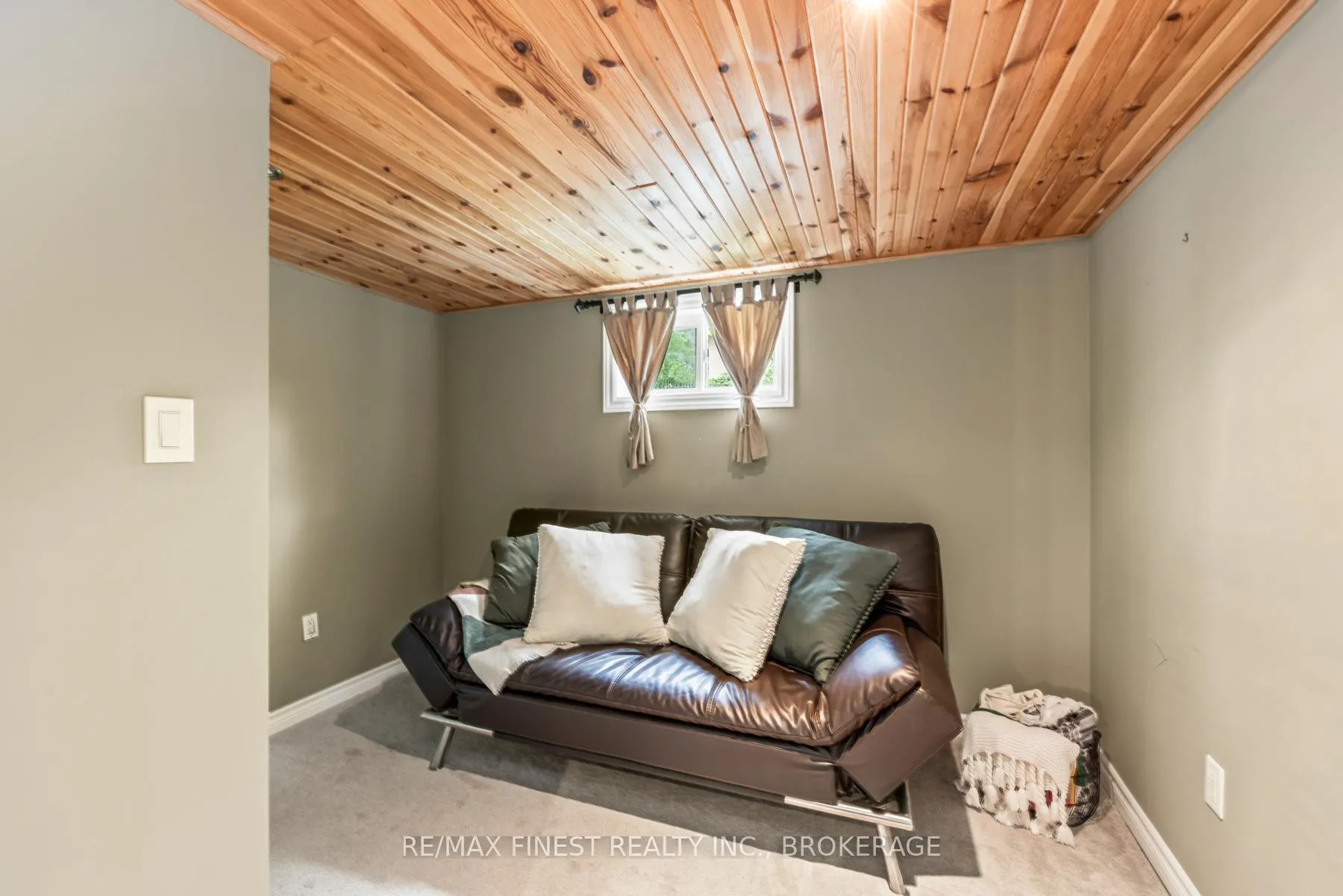 Photo 33 of 1429 Avondale Crescent, Kingston, City Northwest — HOMEH