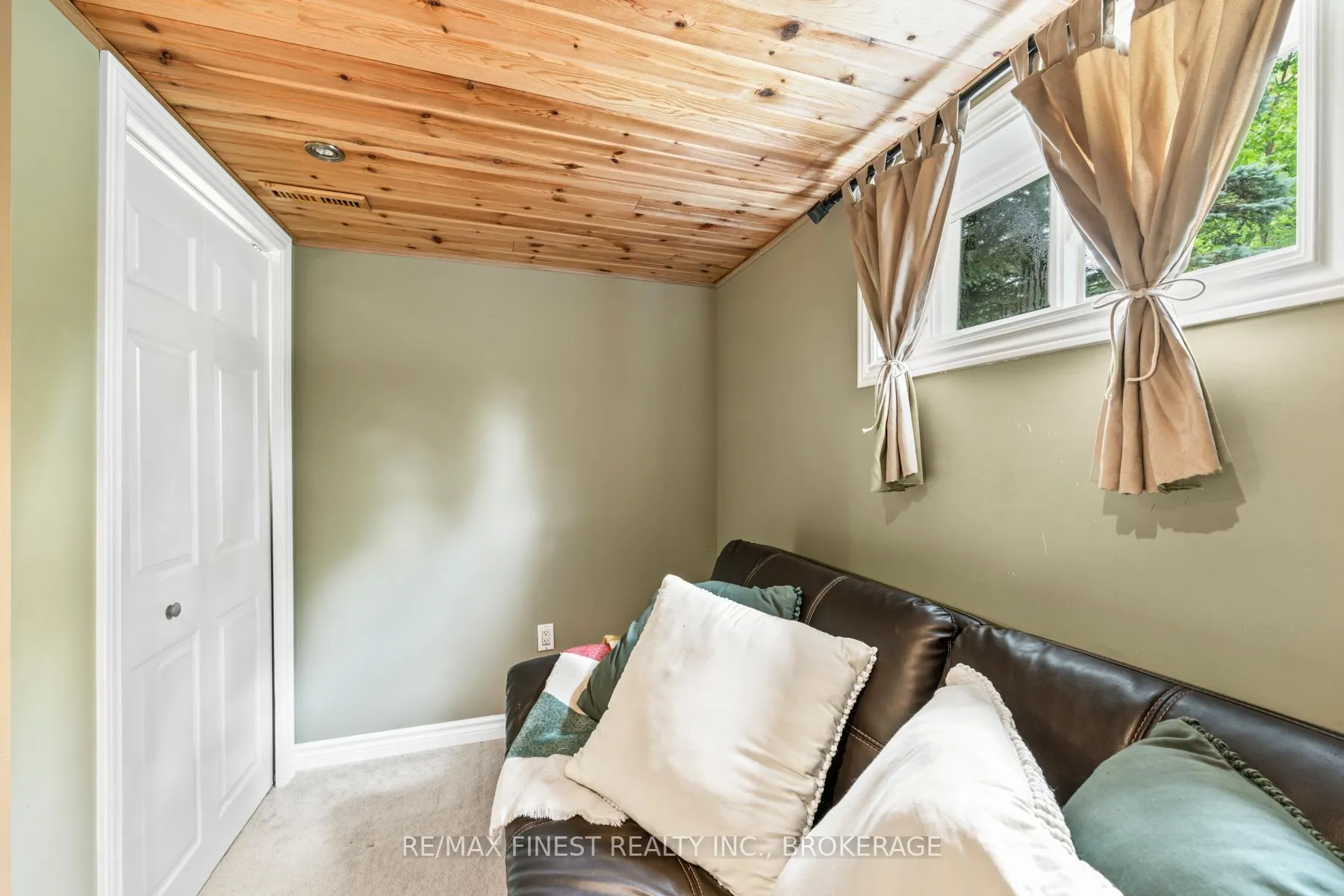 Photo 34 of 1429 Avondale Crescent, Kingston, City Northwest — HOMEH