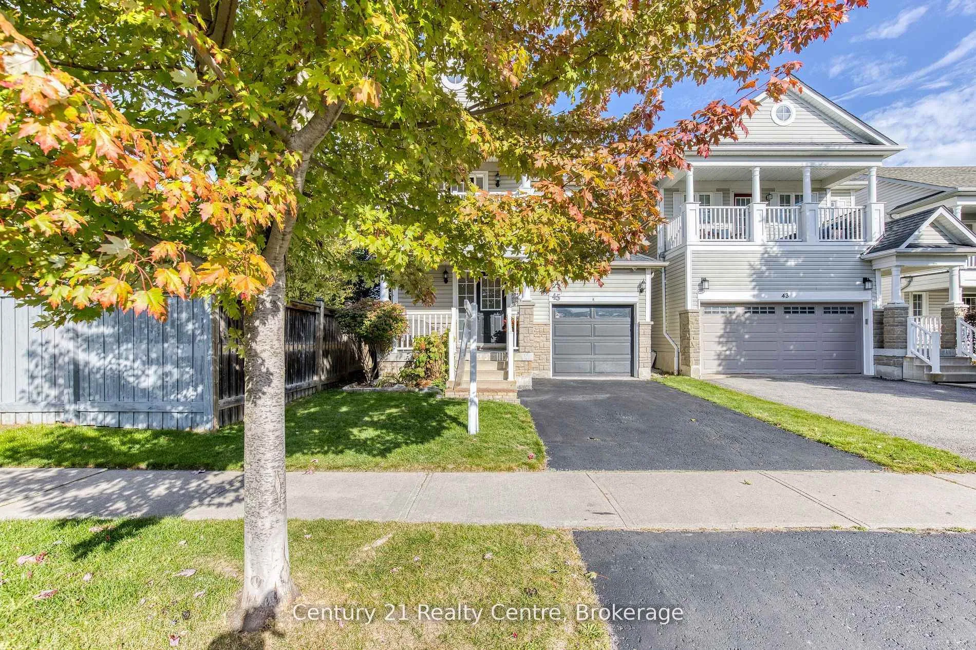 Photo 3 of 45 Hatch Street E, Whitby, Brooklin — HOMEH
