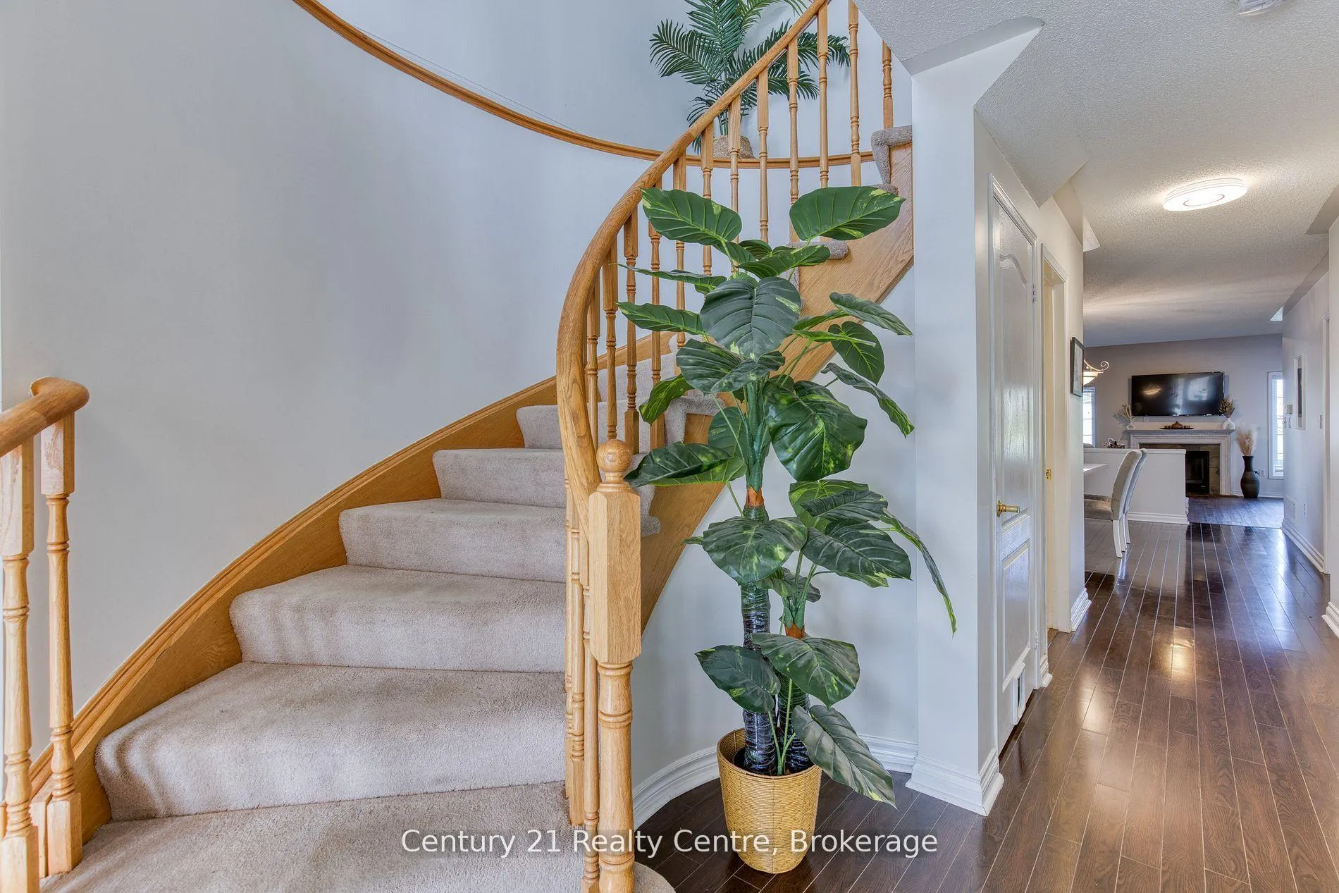 Photo 4 of 45 Hatch Street E, Whitby, Brooklin — HOMEH