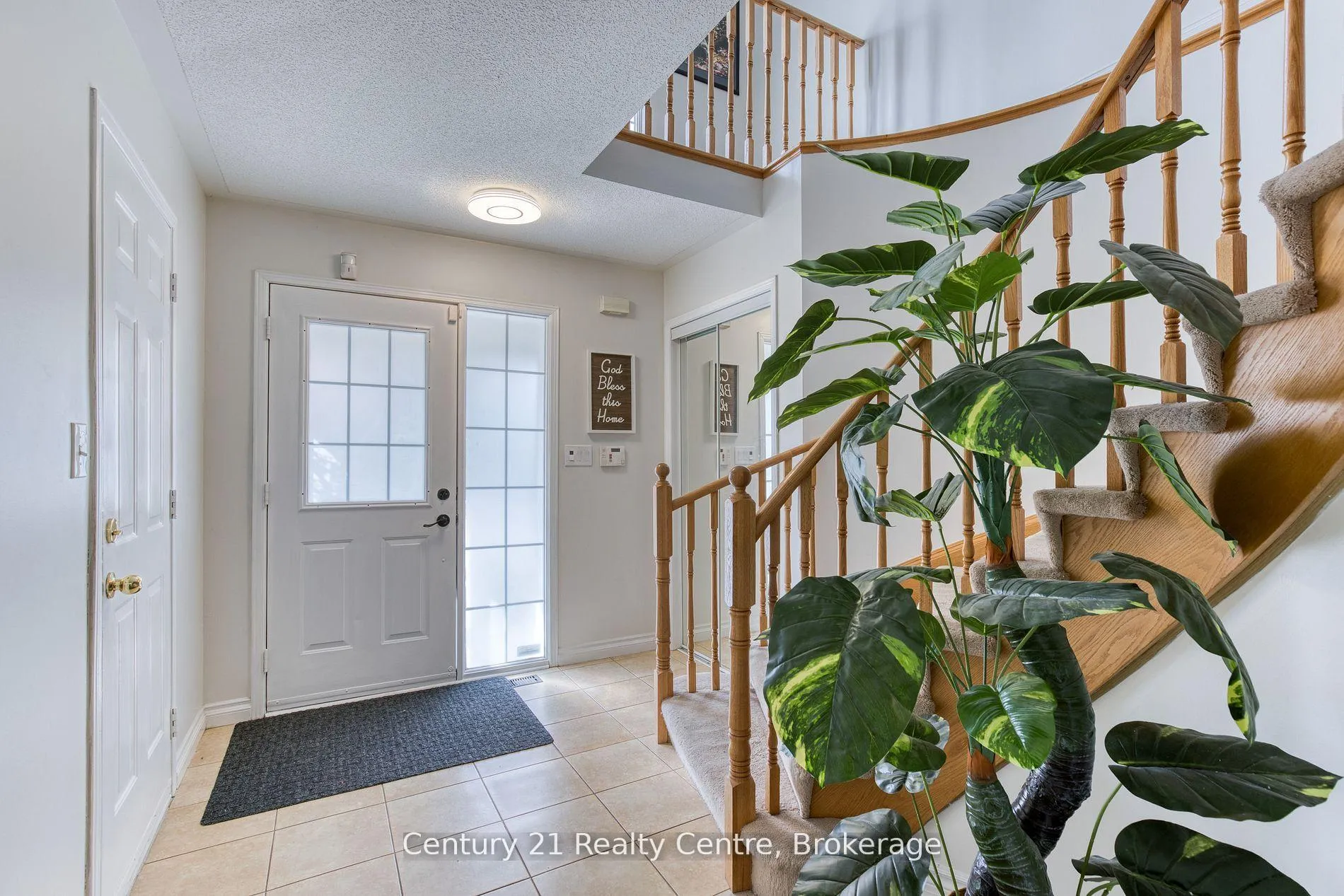Photo 5 of 45 Hatch Street E, Whitby, Brooklin — HOMEH