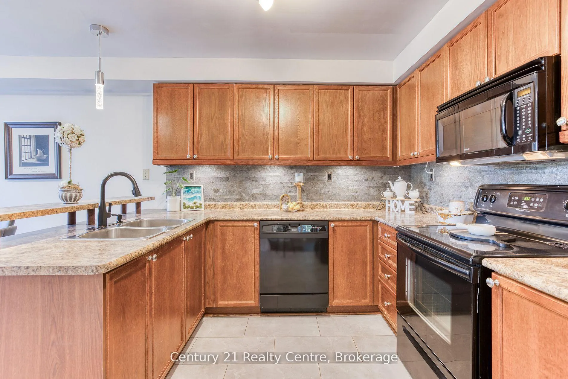 Photo 12 of 45 Hatch Street E, Whitby, Brooklin — HOMEH