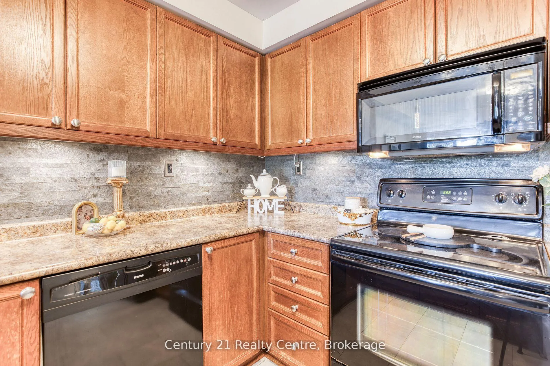 Photo 13 of 45 Hatch Street E, Whitby, Brooklin — HOMEH